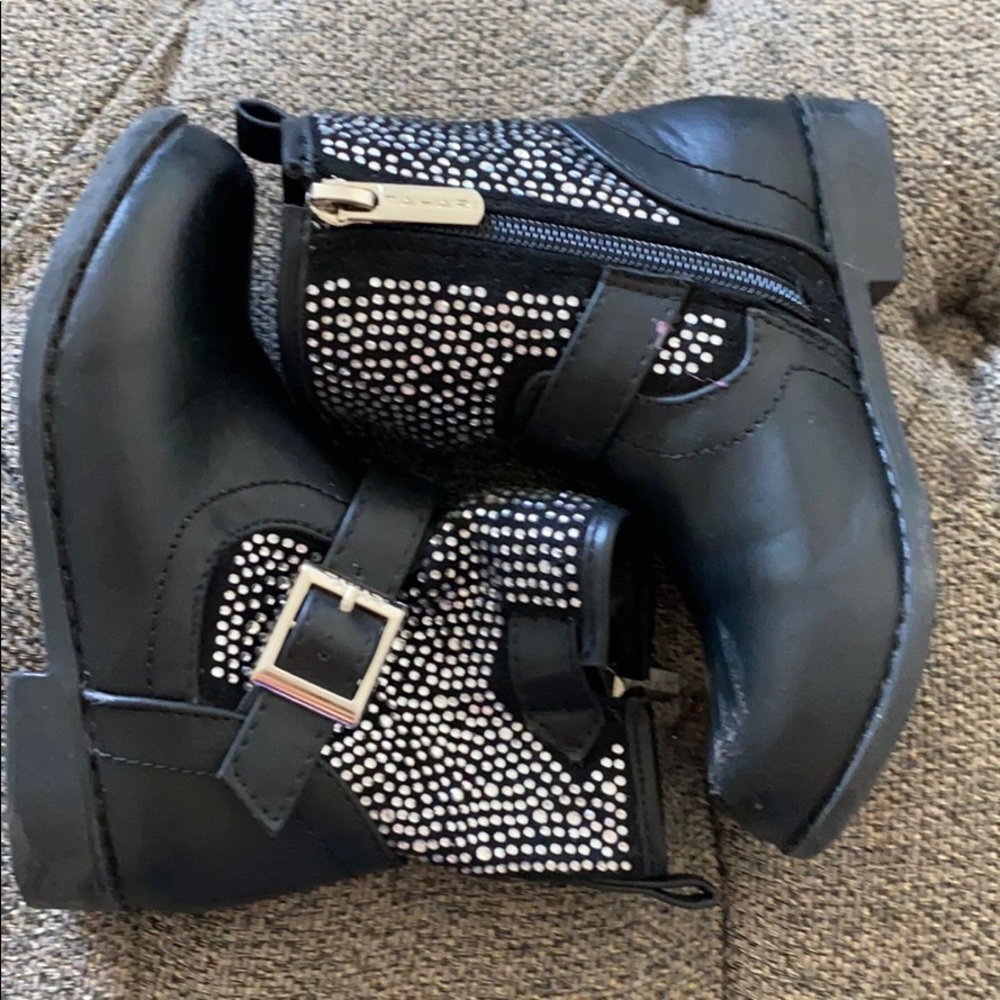 Tahari Boots